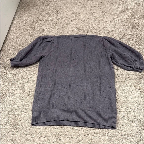 Cozy Gray Sweater with Short Sleeves - Picture 3 of 4